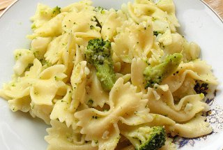 Farfalle cu broccoli si conopida