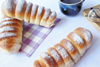 Pariziene cu crema de vanilie si visine de post