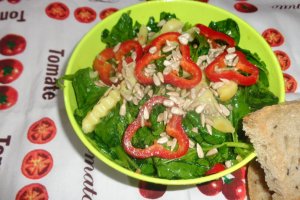 Salata cu spanac si cartofi 