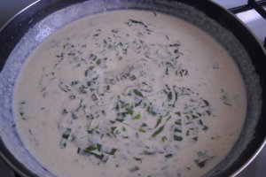 Somon cu sos de leurda