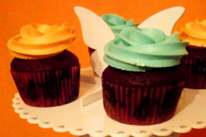 Cupcakes cu ciocolată şi cremă de vanilie