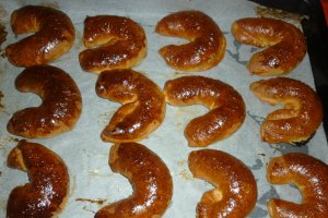Cornuri de Bratislava sau pozsonyi kifli cu magiun de prune si nuci