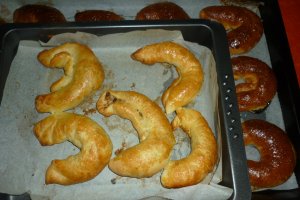 Cornuri de Bratislava sau pozsonyi kifli cu magiun de prune si nuci