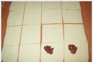 Cornulete cu nuca si dulceata