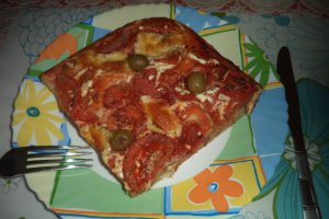 Pizza cu branza si cascaval