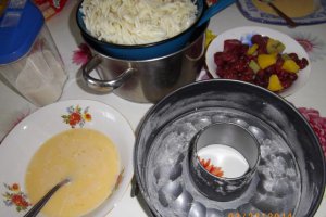 Guguluf de fussili cu fructe