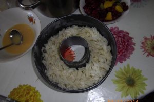 Guguluf de fussili cu fructe