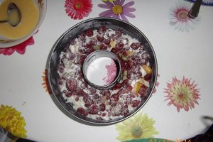 Guguluf de fussili cu fructe
