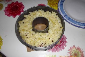 Guguluf de fussili cu fructe