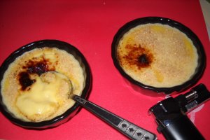 Creme brulee cu ghimbir confiat