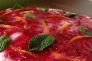 Tort Monti cu lămâie, miere și zmeură