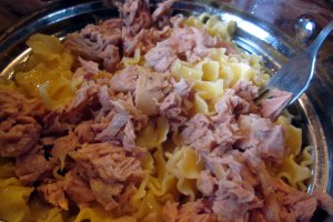 Salata de paste din porumb cu ton