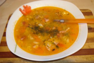 Ciorba de fasole uscata cu kaizer afumat