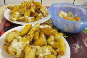 Cartofi aurii cu cascaval la cuptor