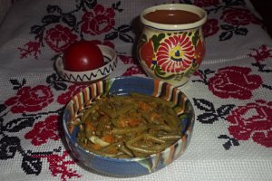 Mancare de fasole verde cu morcov