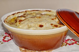 Pui cu gnocchi si sos alb de ciuperci
