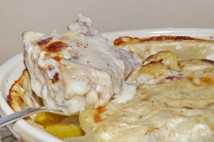 Pui cu gnocchi si sos alb de ciuperci