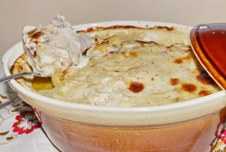 Pui cu gnocchi si sos alb de ciuperci