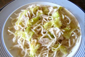 Paste de orez cu zucchini, pui si susan