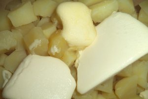 Piure de cartofi si ciuperci cu sos de rosii