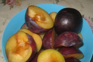 Tarta cu prune si crumble