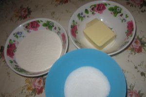 Tarta cu prune si crumble