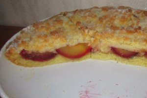Tarta cu prune si crumble