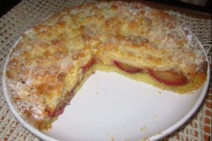 Tarta cu prune si crumble