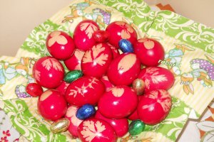 Oua rosii frumos decorate