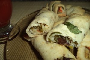 Cornulete aperitiv cu ciuperci,leurda si morcov