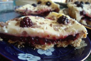 Tarta cu jeleu de mure, coacaze si mascarpone