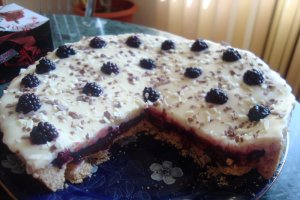 Tarta cu jeleu de mure, coacaze si mascarpone
