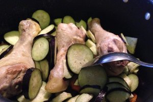 Mancarica de legume cu pulpe de pui