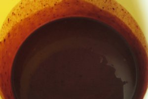 Tort cu capsuni si crema de ciocolata