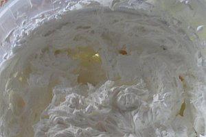 Tort cu capsuni si crema de ciocolata