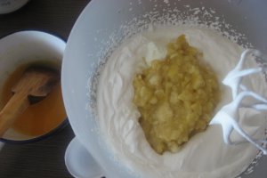 Tort cu crema de banane