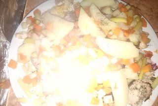 Carnat prajiti cu amestec de legume
