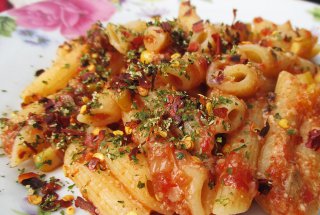 Paste picante cu ton