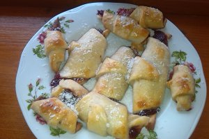 Cornulete cu dulceata de prune