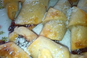Cornulete cu dulceata de prune