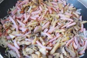 Spaghete cu muschiulet de porc si ciuperci