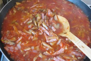 Spaghete cu muschiulet de porc si ciuperci