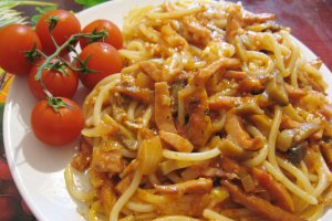 Spaghete cu muschiulet de porc si ciuperci