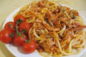 Spaghete cu muschiulet de porc si ciuperci