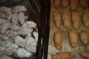 Cornulete de post cu pudra de roscove si rahat