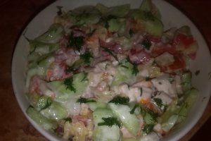 Salata de legume cu piept de pui afumat