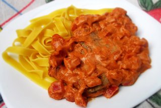 Tagliatelle cu friptura in sos