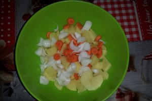 Pulpite de pui cu bacon si legume la cuptor