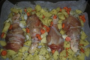 Pulpite de pui cu bacon si legume la cuptor