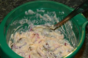 Aperitiv chiftelute cu maioneza si ceapa